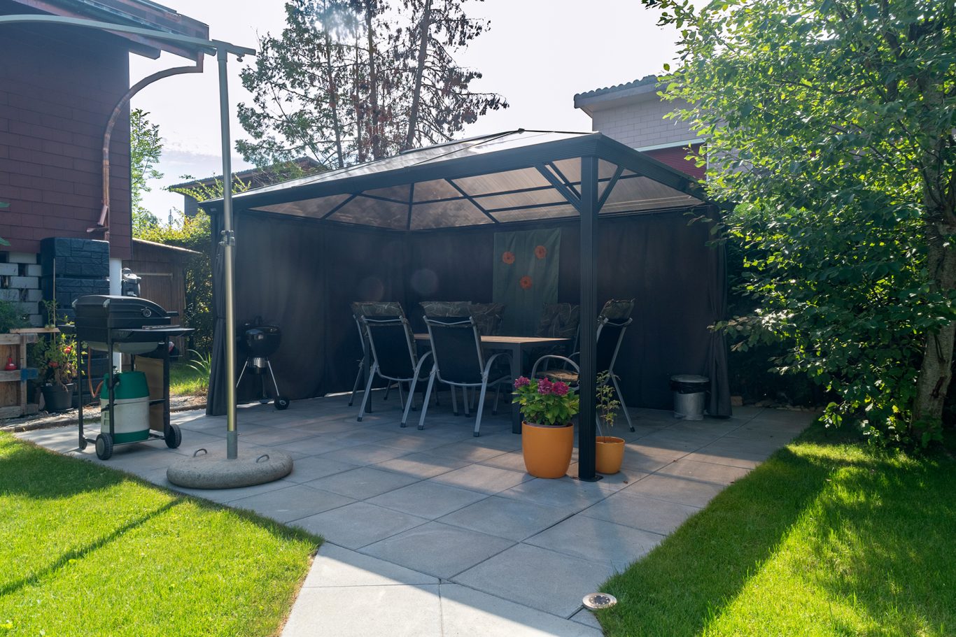 Sitzplatz, Pavillon, Grill